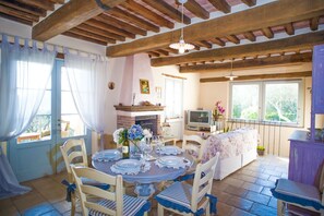 Dining - Villa / Independent home in Camaiore with 3 bedrooms sleeps 6 (Camaiore)