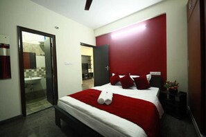 Egyptian cotton sheets, premium bedding, down duvets - Tranquil Orchid Serviced Apartment (Bengaluru)