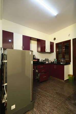 Fridge, microwave, oven, stovetop - Tranquil Orchid Serviced Apartment (Bengaluru)