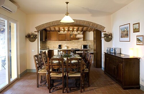 Villa / Independent home in Arezzo with 6 bedrooms sleeps 12