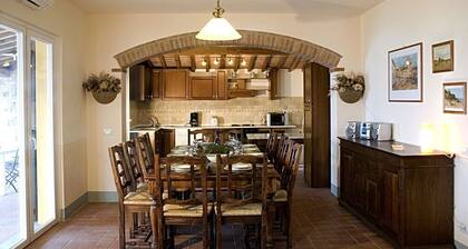 Villa / Independent home in Arezzo with 6 bedrooms sleeps 12