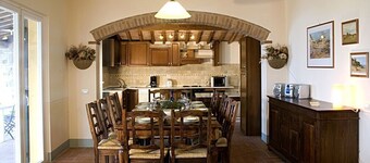 Villa / Casa indipendente a Arezzo con 6 camere da letto e 12 posti letto