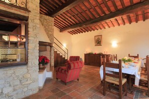 Dining - Villa / Independent home in Ponte A Moriano with 6 bedrooms sleeps 14 (Lucca)