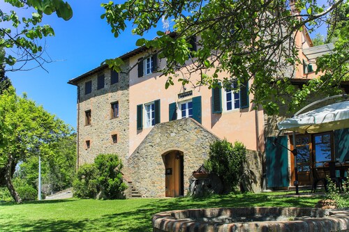 Villa / Independent home in Ponte A Moriano with 6 bedrooms sleeps 14