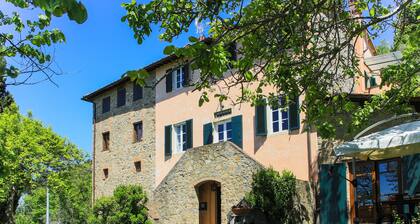 Villa / Independent home in Ponte A Moriano with 6 bedrooms sleeps 14