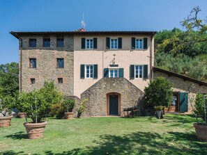 Property - Villa / Independent home in Ponte A Moriano with 6 bedrooms sleeps 14 (Lucca)