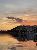Se sirve cocina mediterránea (con vistas a la playa) 