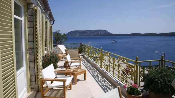 Luxury Studio Suite | In-room safe, laptop workspace, soundproofing, iron/ironing board - Mourayio bed&breakfast (Ermionida)