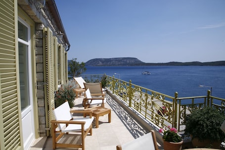 奢华开间套房 | 客房内保险箱、特色装修、特色家居、笔记本电脑工作区