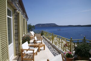 Suite estudio de lujo | Caja fuerte, decoración individual, mobiliario individual