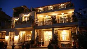 Front of property - Mourayio bed&breakfast (Ermionida)