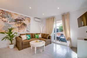 TV - House with pool Son Moleto near the beach (Sa Rapita)