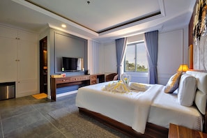 1 bedroom, Egyptian cotton sheets, premium bedding, memory foam beds