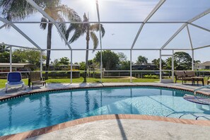 A heated pool - Newly Renovated, Gulf Access, Heated Pool- Villa Flip Flop - Roelens Vacations (Cape Coral)