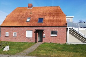 Exterior - Family-friendly, for up to 3 people, pets allowed, close to the beach (Burhave)