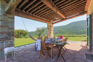 Outdoor dining - Villa / Independent home in Lucca with 3 bedrooms sleeps 6 (Lucca)
