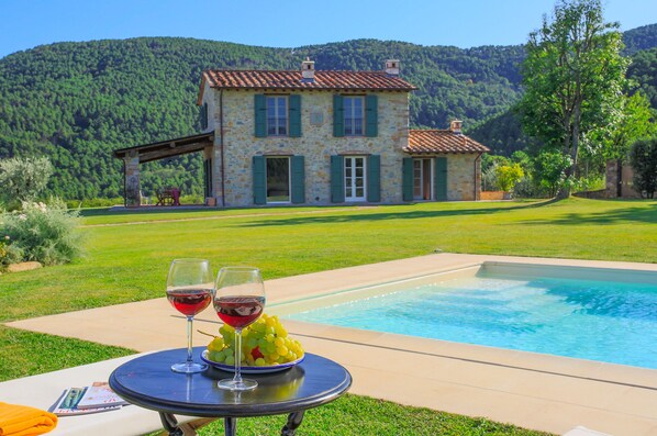 Pool - Villa / Independent home in Lucca with 3 bedrooms sleeps 6 (Lucca)