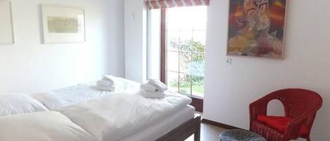 2 bedrooms, travel cot, WiFi, bed sheets