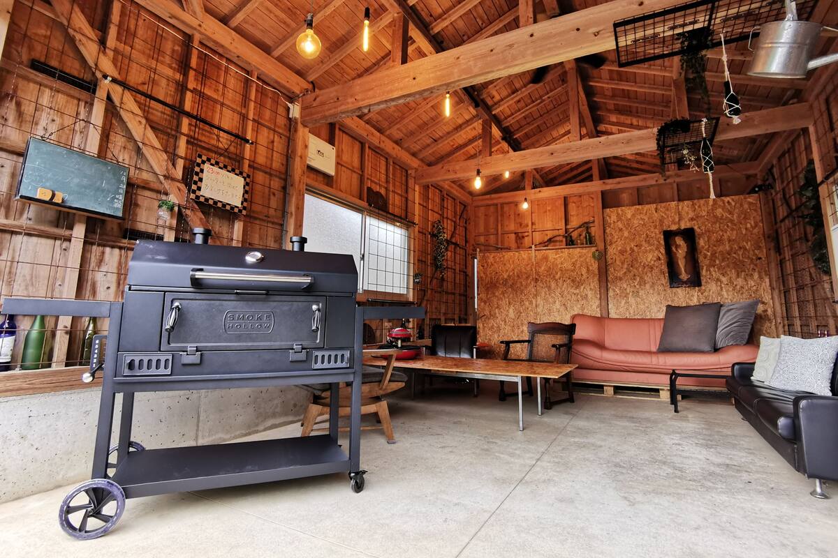 Family House (with BBQ garage) | Down comforters, memory foam beds, iron/ironing board, WiFi (free)