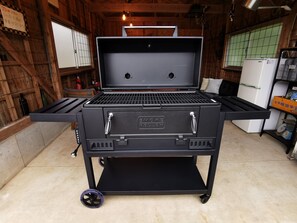 Familiehus (with BBQ garage) | Dundyner, senge med madrasser af memory foam, strygejern/strygebræt