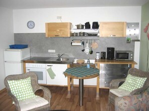 Fridge, microwave, oven, coffee/tea maker