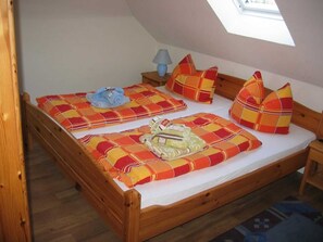 1 bedroom, travel cot, WiFi, bed sheets