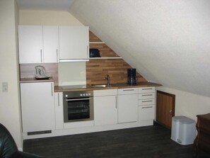 Unclassified image, 2 of 8, button - House Stal Huk, Möhlenstieg 4, upper floor right. (Nieblum)