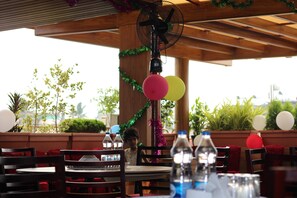 Terrace/patio - Srivar Hotels (Chavakkad)