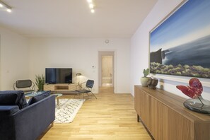 Deluxe Apartment | Living room