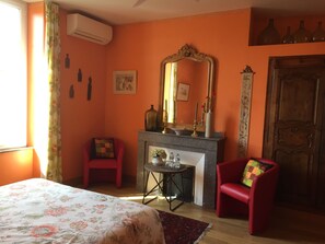 Laptop workspace, iron/ironing board, free WiFi, bed sheets