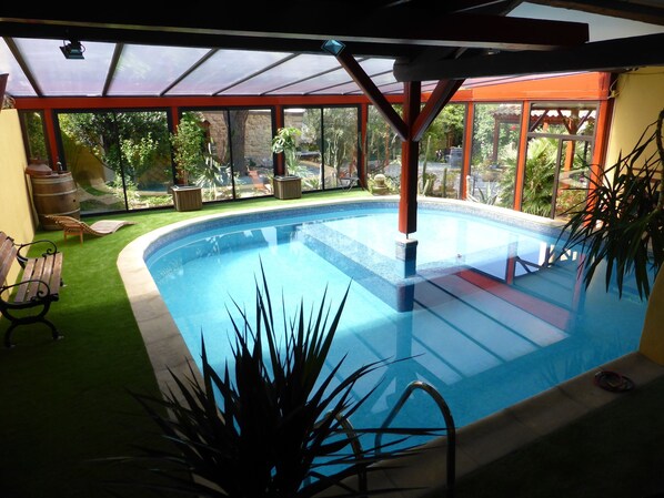 Indoor pool, pool loungers