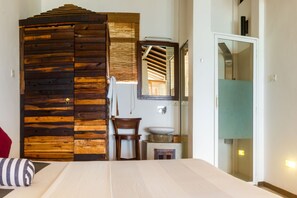 Deluxe-Zimmer, 1 King-Bett, Meerblick | Zimmersafe, Schreibtisch, kostenloses WLAN, Bettwäsche