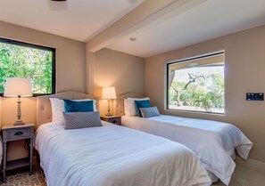 6 habitaciones, tabla de planchar con plancha y cuna de viaje 