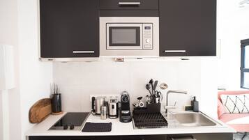 Studio Confort | Cuisine privée | Réfrigérateur, four, plaque de cuisson, lave-vaisselle