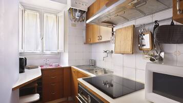 Classic Apartment, 1 Bedroom | Private kitchen