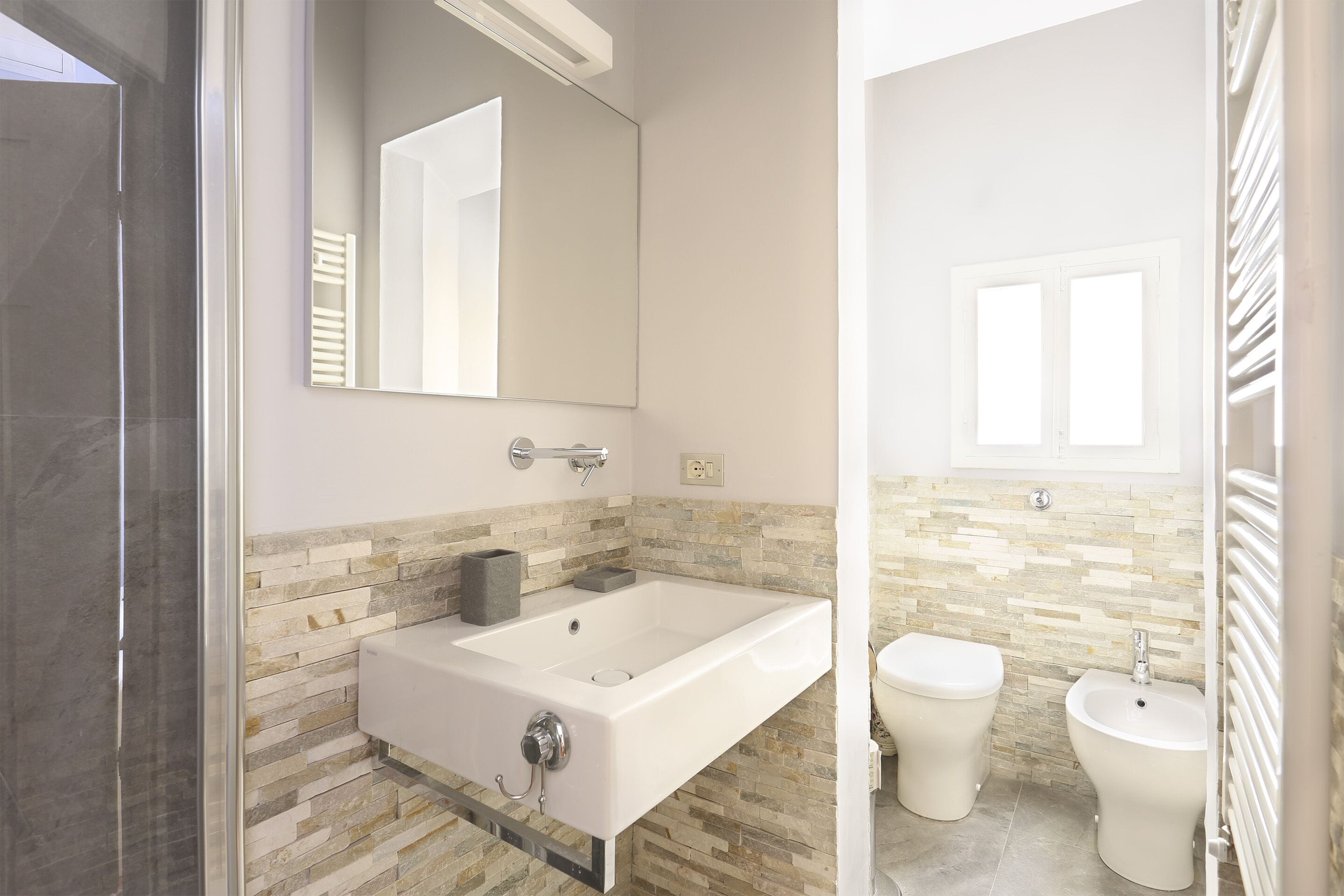 Classic Apartment, 1 Bedroom | Bathroom | Shower, hair dryer, bidet, towels
