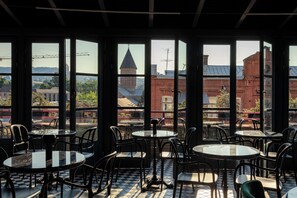 Bar auf der Dachterrasse