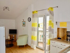 Apartment, 2 Schlafzimmer (5) | Eigene Küche | Kühlschrank, Herdplatte, Wasserkocher mit Kaffee-/Teezubehör