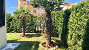 Garden view - Apartments Jasmin (Medulin)