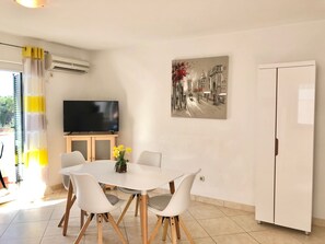 Apartment, 1 Bedroom (1) | Private kitchen | Fridge, stovetop, coffee/tea maker, electric kettle - Apartments Jasmin (Medulin)