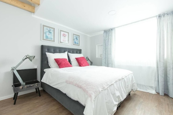 Apartment (Paris) | 1 bedroom, individually decorated, individually furnished, desk