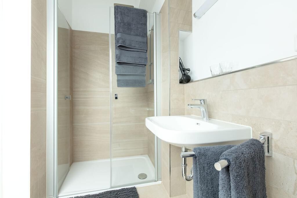 Apartment (Amsterdam) | Badezimmer | Dusche, Regendusche, Haartrockner, Handtücher