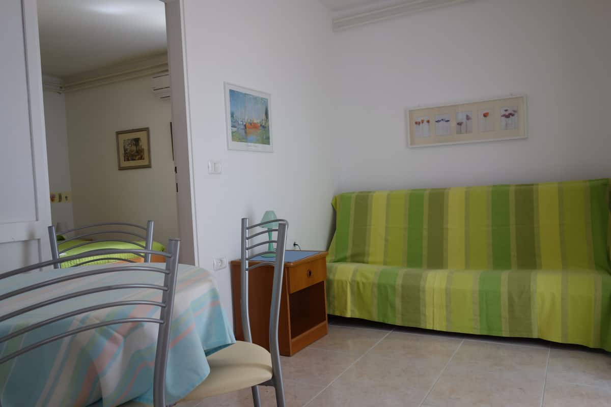 Apartment, 1 Bedroom, Ground Floor | WiFi (free), bed sheets