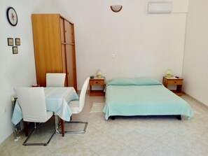 واي فاي مجانًا وملاءات أسرّة