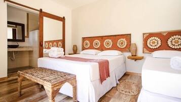 Quarto triplo standard | Frigobar, cofres nos quartos, escrivaninha, cortinas blackout