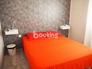 2 bedrooms, iron/ironing board, WiFi