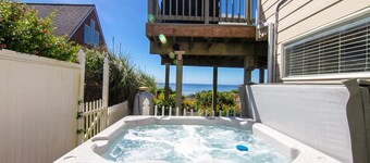 Ocean Front kotiin South Beach! Lähellä Newportia! Koiran ystävällinen! Poreamme! Vapaa yö!