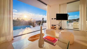 Smart TV, stereo, offices - Ultra-Modern "All White" Luxury Villa / Rooftop / Sea View / Breathtaking Sunset (Can Pep Simó)