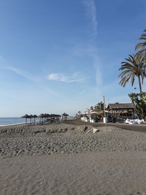 Solsenger og strandhåndklær
