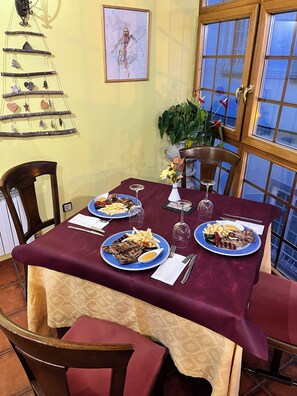 Frühstück, Mittagessen und Abendessen